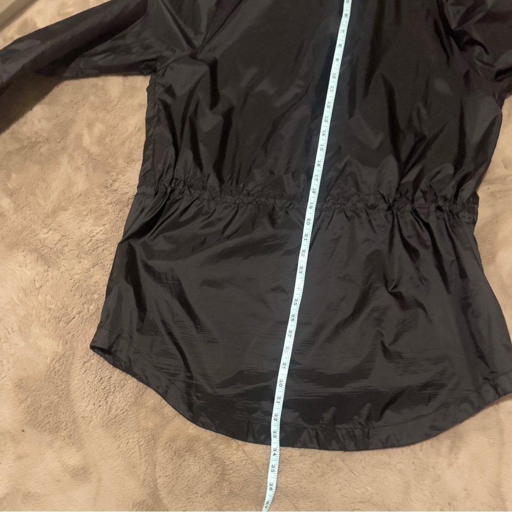 New Balance Black Utility Jacket with Hood and Water-Resistant Fabric - Picture 10 of 14